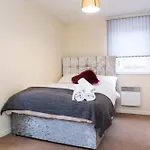 2 Bedroom Apartment With Parking Sleeps 5