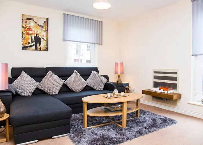 2 Bedroom Apartment With Parking Sleeps 5