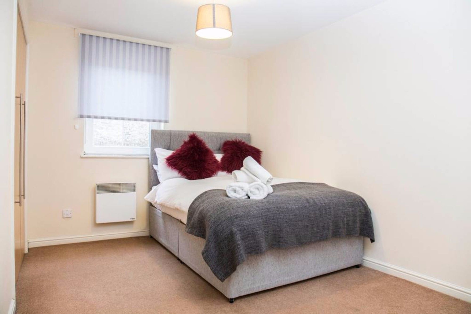 Apartment 2 Bedroom With Parking Sleeps 5 *